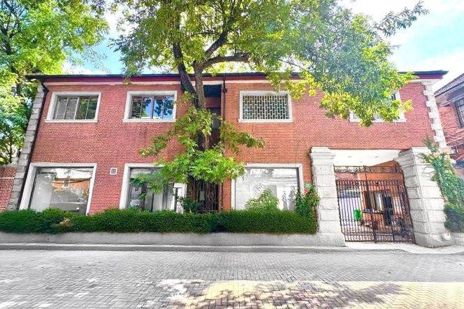 Office w/ Balcony nr NanJing West RD M2/12/13