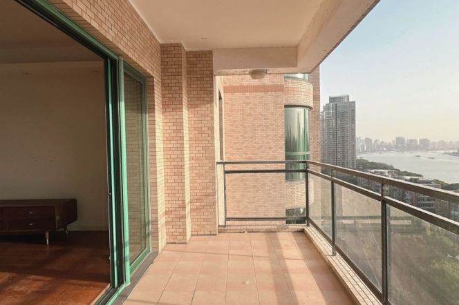 modern 3brs big open balcony beside Huang pu river line 2,9,14 only 26.5K