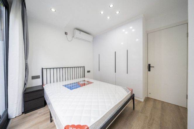 Cozy 1Br + 6sq.m Yard Yueyang Rd L1/10