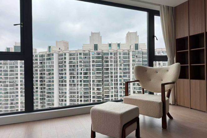 Brilliant City Spacious 3br/2bt@Zhongtan rd 150SQM with ceiling to floor windows
