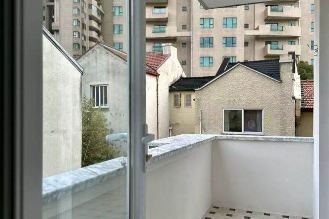  Unique 2br with floor heating in Xuhui &Parking    L1/7/10