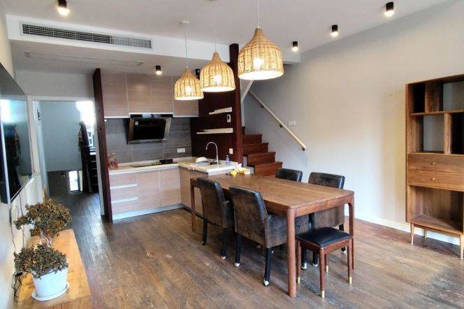 Good value 2brs&2baths with terrace near Jing'an Temple