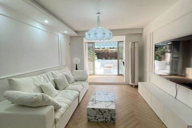 Huge terrace@3brs&2baths near Shanghai Railway Station