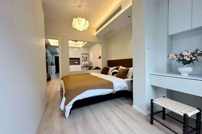 Newly Renovated 1Br/2Lr/1Bt+Lovely Yard@L2/15 Loushaguan Rd Station 