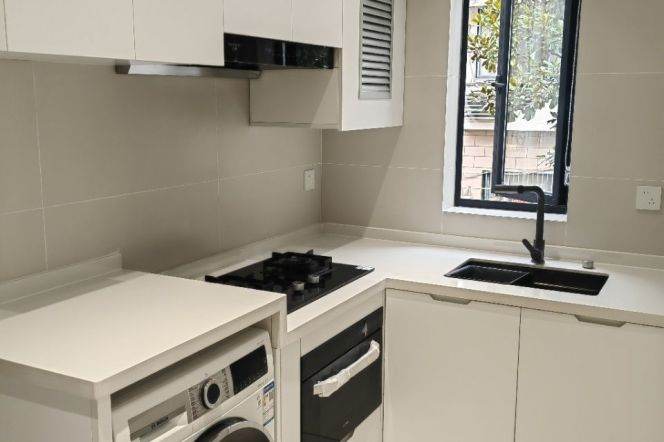 Cozy 1br with floor heating near Line 10/11 Jiaotong University St.