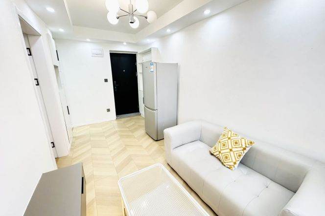 yuyuan rd/spacious 1br 1lr/separate living room,Zhongshan park@L2/3/4