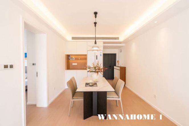 Spacious&Really Bright 2Bdrs 1bath Apt+L3/4/10 Hong Qiao Rd/Good View+Top Compound