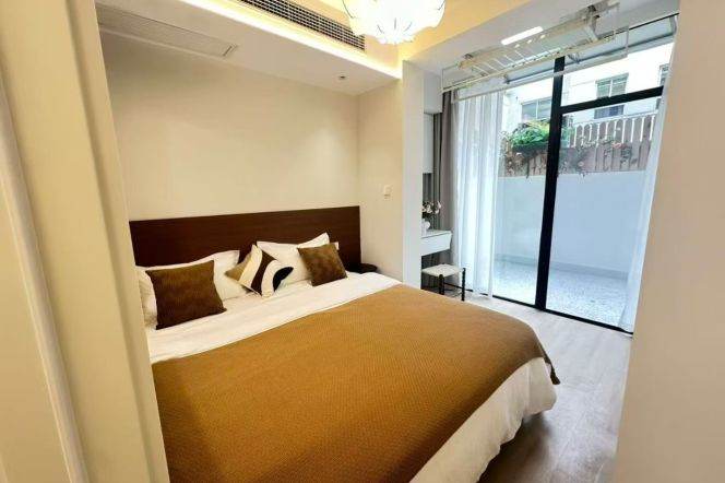 Newly Renovated 1Br/2Lr/1Bt+Lovely Yard@L2/15 Loushaguan Rd Station 