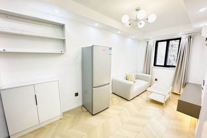 yuyuan rd/spacious 1br 1lr/separate living room,Zhongshan park@L2/3/4