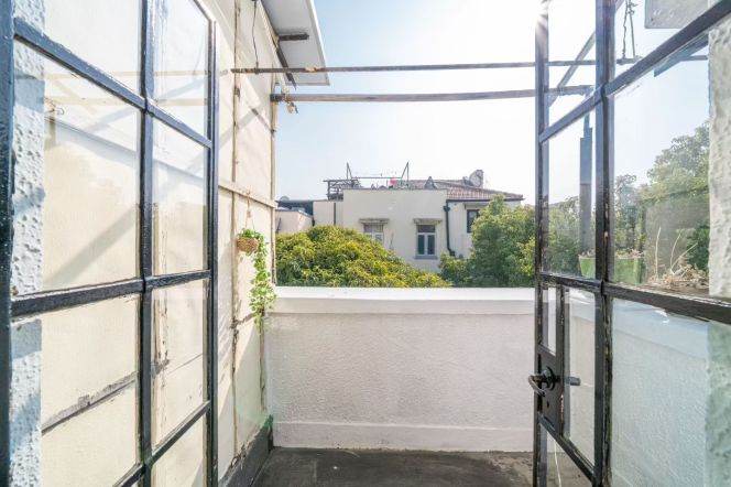 Fresh bright 1br+balcony Nr changshu Rd M1/7