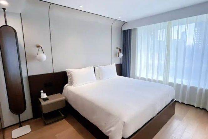 Luxury 2br serviced apt in Jing'an city-center nr L7/