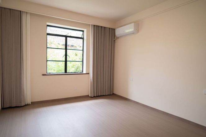 Wutong District, Garden Apartment on Gaoyou Road, with three sides open-air，L 10-11