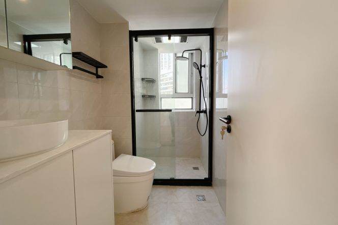 Amazing sunshine 2br-2bathr /110Sqm /Zhongshan Park metro /elevator