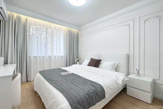 2 Beds 1bath Apt/Modern&Spacious&Bright/Big Terrace/L3/4/10 Hongqiao Rd/stairs