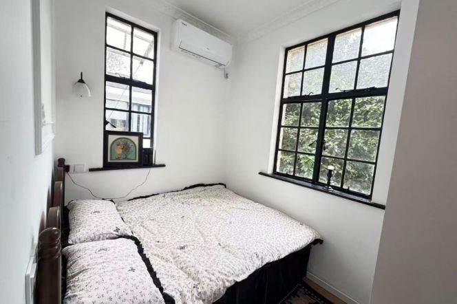 1Bdr 1Bath Apt/Modern&Bright /L10 Shanghai Library/L1/7 Changshu Rd/open Balcony/stairs