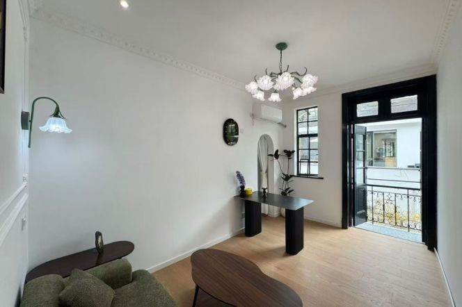 1Bdr 1Bath Apt/Modern&Bright /L10 Shanghai Library/L1/7 Changshu Rd/open Balcony/stairs