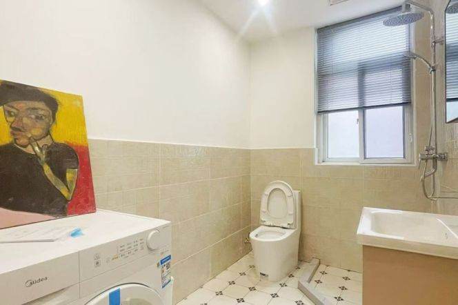 Fresh 1br Nr M1/10/12