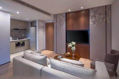 Luxury 2br serviced apt in Jing'an city-center nr L7/