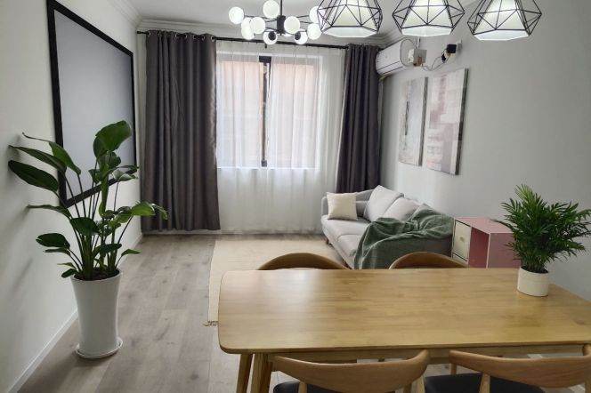 jiangsu rd elevator 1BR/big living room@L2/11/13