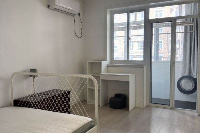 Standard 1Br-1bathr + balcony | Xujiahui CBD | Nice landlord 7K