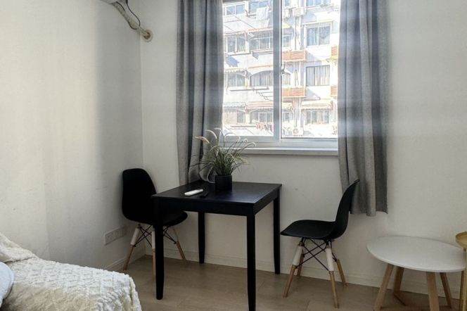 Standard 1Br-1bathr + balcony | Xujiahui CBD | Nice landlord 7K