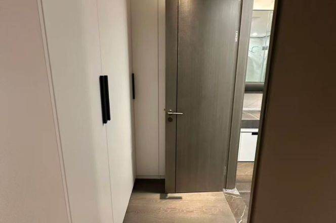 Longhua Zhonglu Metro Station on L 7 12，2-bedroom apartment with underfloor heating.