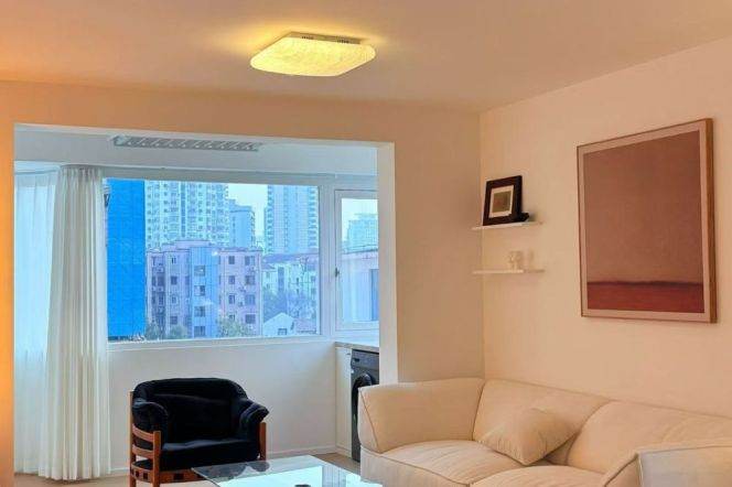 2Bdrs 1Bath Apt/Modern&Bright&Spacious / L10/11 Jiaotong Uni./elevator/parking spot
