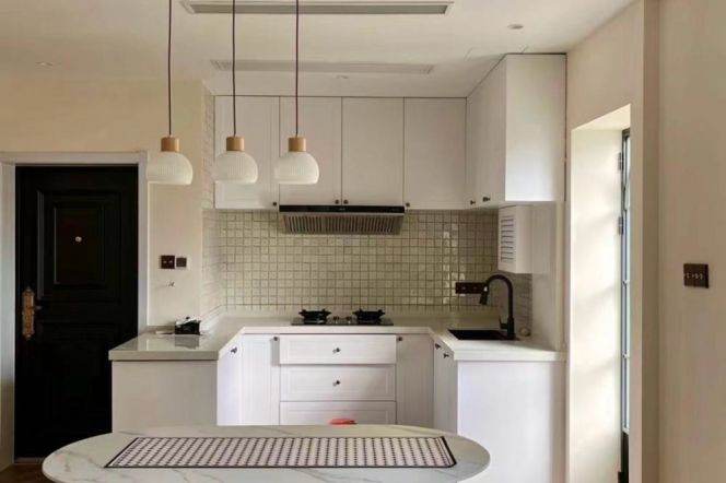 Spacious&Bright 2Brs 1Bath Apt+L13 Middle Huai Hai Rd+ Xin Tian Di CBD+3F Walk Up