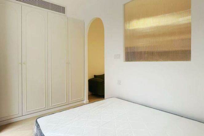Fresh 1br Nr M1/10/12