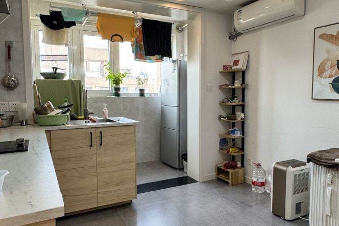 Impressive 1BR Apt / Zhong Shan Park /Sapcious 1Br + elevator 6.9K