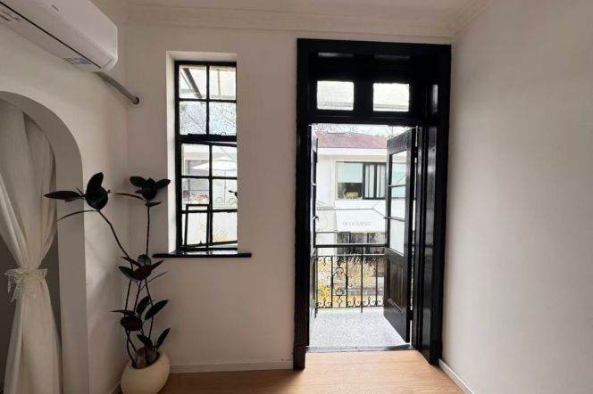 1Bdr 1Bath Apt/Modern&Bright /L10 Shanghai Library/L1/7 Changshu Rd/open Balcony/stairs