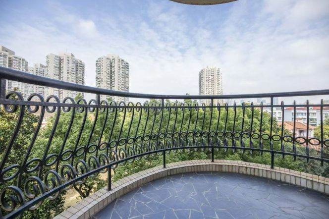Line 10/11 Jiaotong University Station, 4-bedroom with outdoor area and underfloor heating