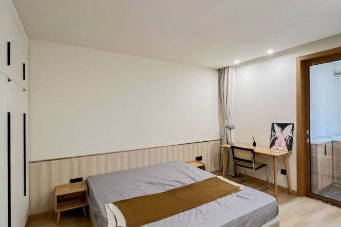 Spacious 2Brs/2Lrs/1Bt apt nr Xujiahui,M1/4/7/9/11