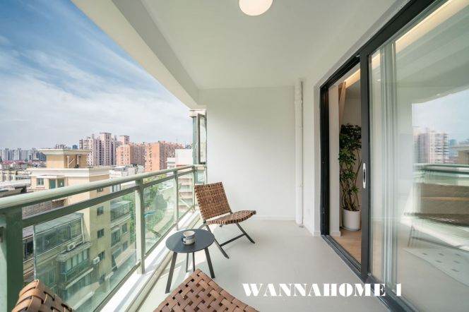 Modern&Spacious 2Bdrs 1bath Apt+L3/4/10 Hongqiao Rd+Open Balcony/Awesome View