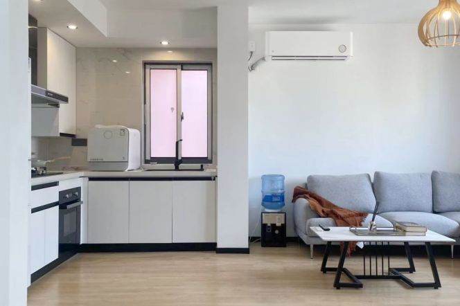 Bright&Spacious&Modern Elevator 1Bdr 1Bath Apt+L2/11 Jiang Su Rd+Large Closets