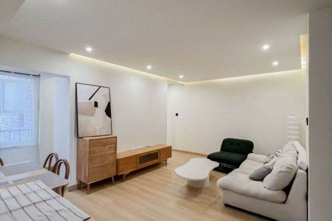 Spacious 2Brs/2Lrs/1Bt apt nr Xujiahui,M1/4/7/9/11