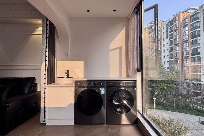 2Bdrs 2Baths/Modern&Spacious&New /L10 Longbai xincun/Nice Compound/stairs