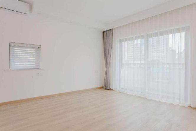 modern 3brs floor heating modern furniture near Jiao tong university line 10,11 only 20K