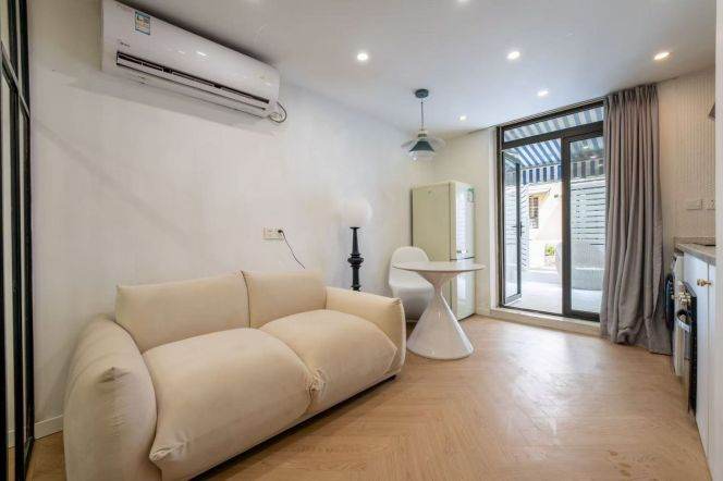 Elegant 1br/1lr@xujiahui sta 5.9k