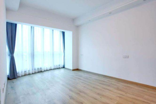 modern 3brs floor heating modern furniture near Jiao tong university line 10,11 only 20K