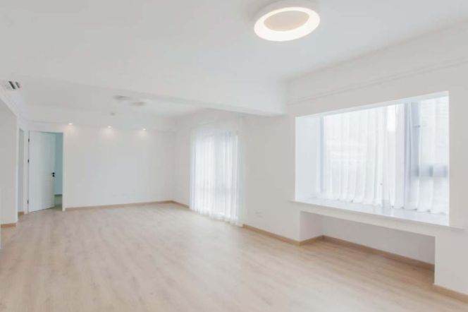 modern 3brs floor heating modern furniture near Jiao tong university line 10,11 only 20K