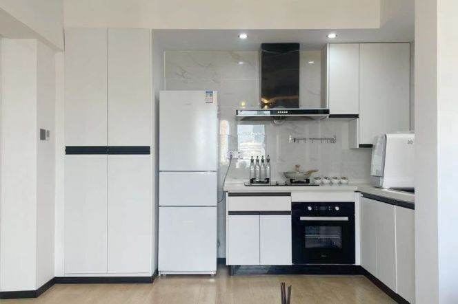 Bright&Spacious&Modern Elevator 1Bdr 1Bath Apt+L2/11 Jiang Su Rd+Large Closets