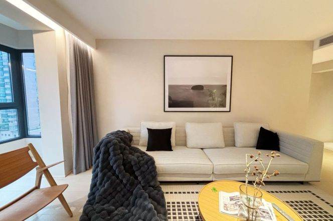 Spacious bright 3br/2bt@Madang rd with ceiling to floor windows