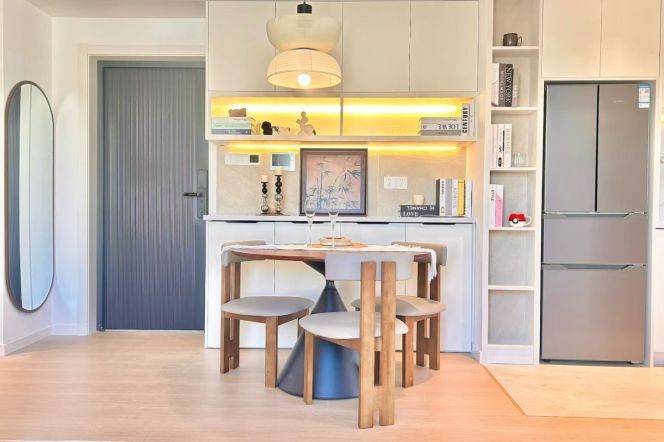 Nice compound 2Brs/2Lrs/1Bt apt nr Jiangning rd,M13