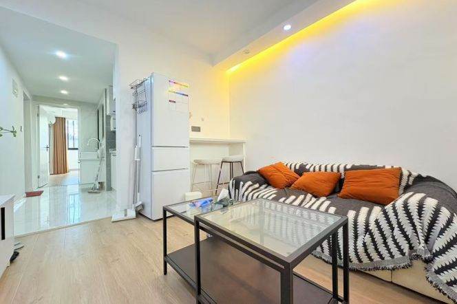 Cozy Spacious 2Br/1Lr/1Bt Close to L2/15 Loushanguan Rd Station 