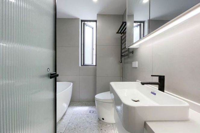 3 Brs, 2 Baths with Open Balcony/Floor Heating/Central ac/Oven @ Wuning metro L13