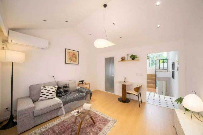 Taiyuan/West Jianguo rd floor heating 1br apt wt terrace; L9/12