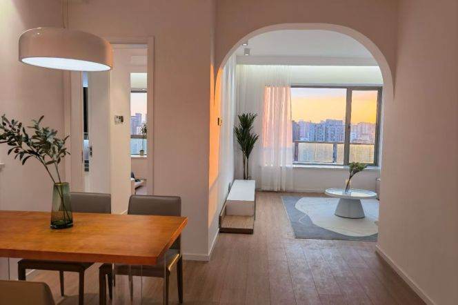 2 Brs, 2 Baths, 120 sqm with Floor Heating/Central ac/Oven, 120 sqm @ Changping metro L7