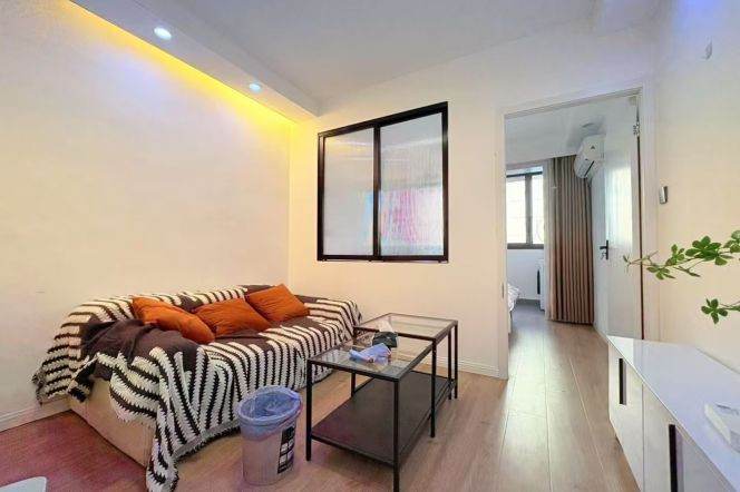Cozy Spacious 2Br/1Lr/1Bt Close to L2/15 Loushanguan Rd Station 
