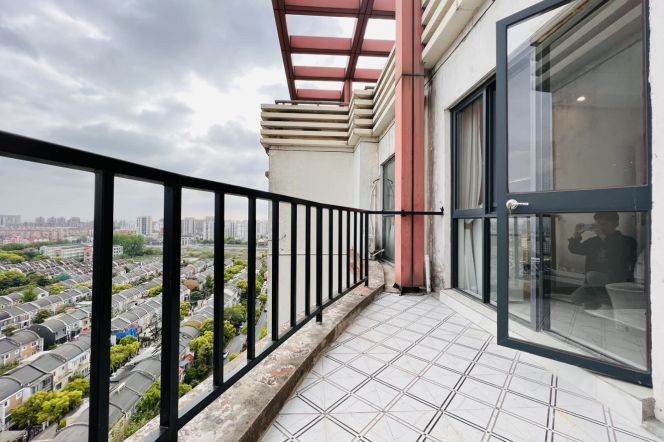 Sun-Drenched High-Floor Studio | 500m to Shanghai University Metro | Modern Minimalist Living